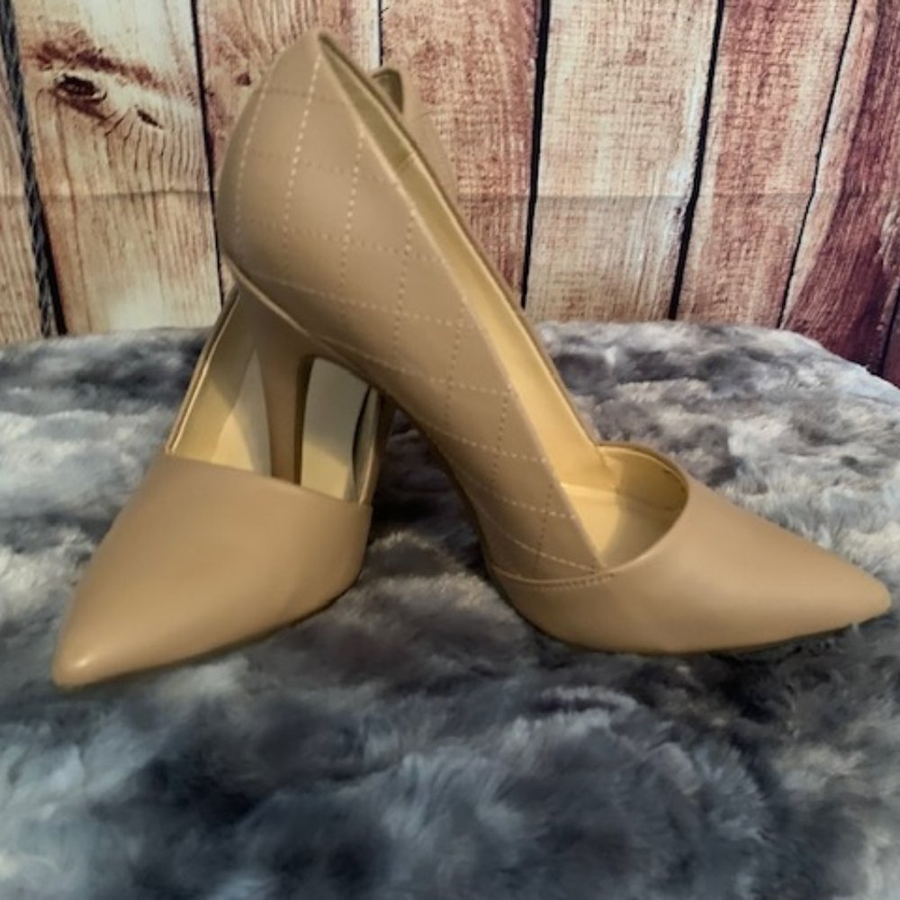 NWOT Guess Tan Heels